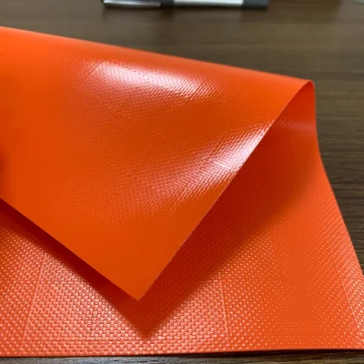 La bâche stratifiée enduite ignifuge résistante aux UV imperméable de couleur orange roule la bâche de PVC pour des sacs de tentes de couvertures de camion